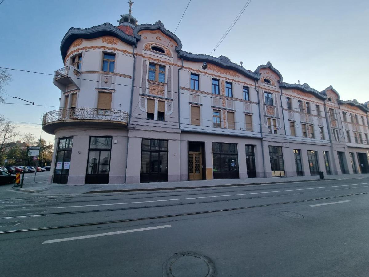 Downtown Fuchsl Palace Oradea Εξωτερικό φωτογραφία